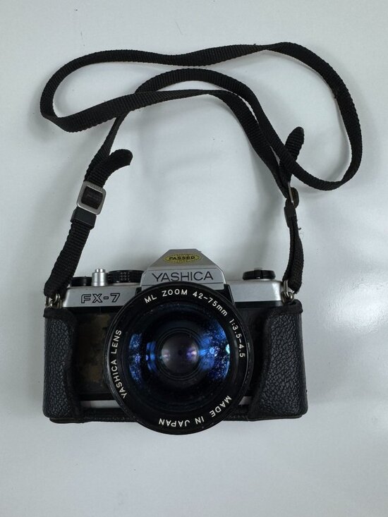 Yashica FX-7 35mm SLR Film Camera ML Zoom 42-75mm 1:3.5-4.5 Lens UNTESTED VTG - Picture 1 of 10